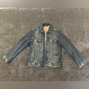 Men’s Levi Jean Jacket Size Medium